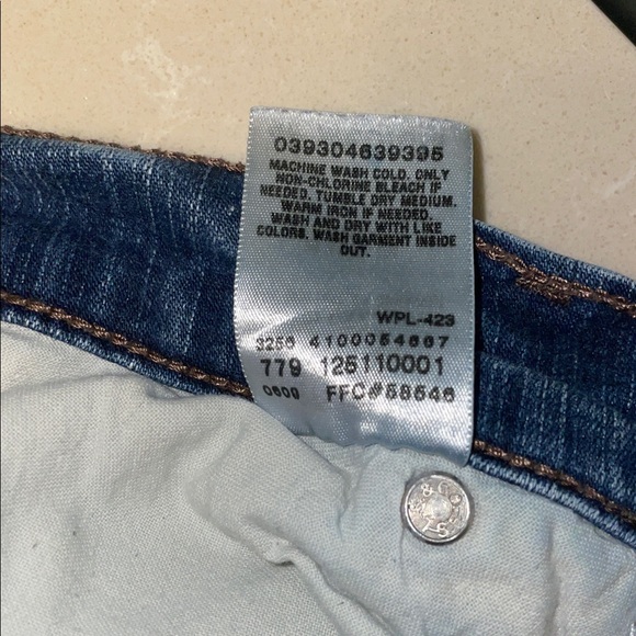 Levi's perfectly slimming bootcut jeans size 4P - Picture 6 of 6